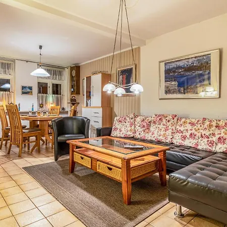 Nyaraló Awesome In W/ Wifi And 3 Bedrooms
